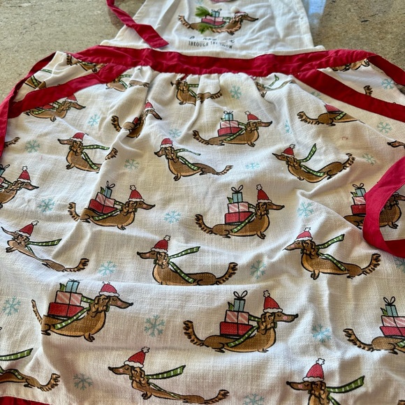 NWTs “Dachshund Through the Snow” cotton Christmas apron. - Picture 11 of 13